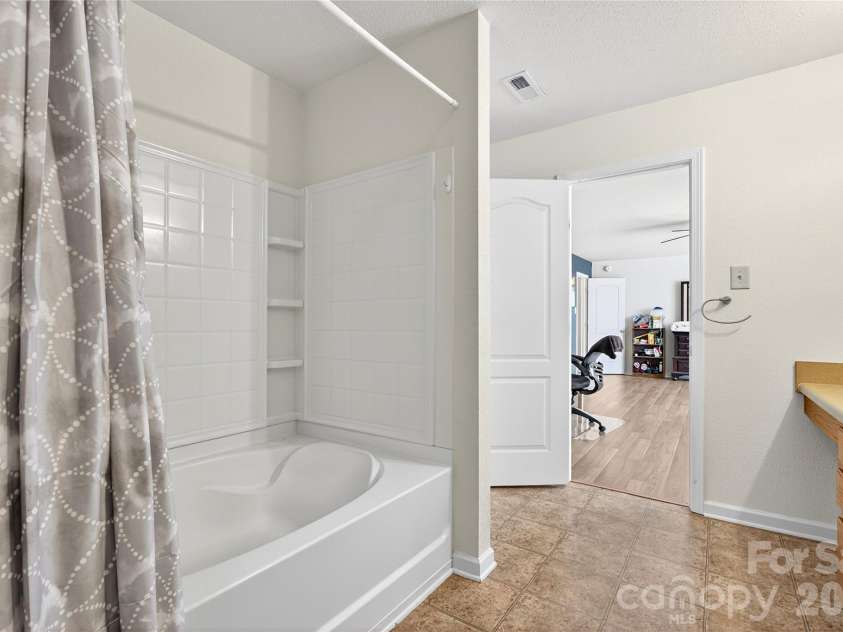 109 Bennett Trail Drive, Mount Holly, NC 28120.  MLS# CAR4424162, YatesRealty ID 50600. Master Bath