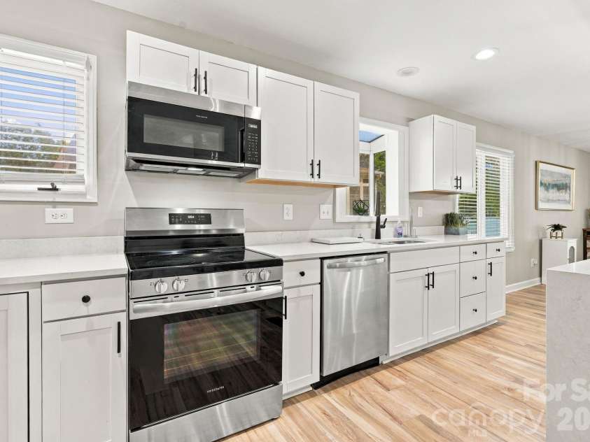 4954 Moonlite Bay Drive, Sherrills Ford, NC 28673.  MLS# CAR4424016, YatesRealty ID 50601. 