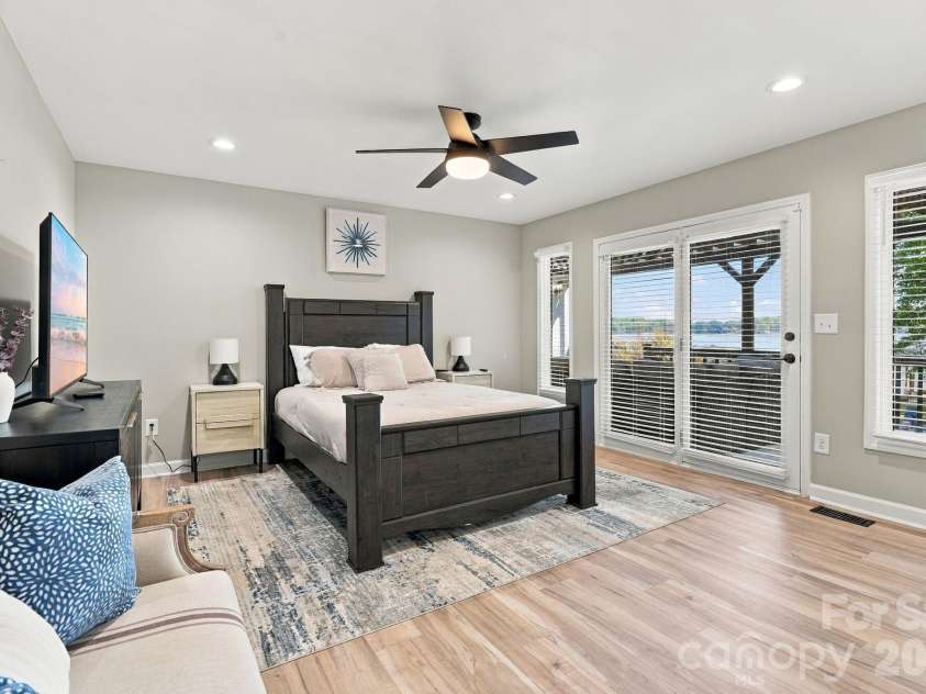 4954 Moonlite Bay Drive, Sherrills Ford, NC 28673.  MLS# CAR4424016, YatesRealty ID 50601. 