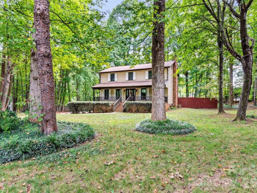 499 Reigate Drive, Kernersville, NC 27284.  MLS# CAR4423526, YatesRealty ID 50604. 