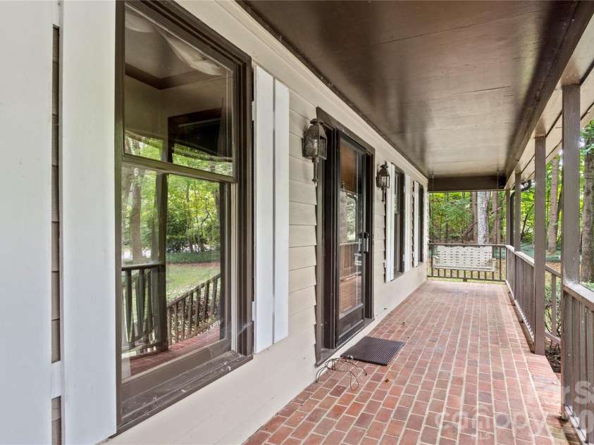499 Reigate Drive, Kernersville, NC 27284.  MLS# CAR4423526, YatesRealty ID 50604. 