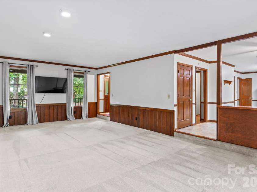 499 Reigate Drive, Kernersville, NC 27284.  MLS# CAR4423526, YatesRealty ID 50604. 