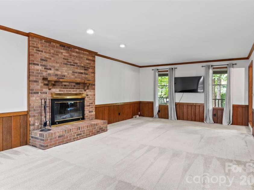 499 Reigate Drive, Kernersville, NC 27284.  MLS# CAR4423526, YatesRealty ID 50604. 