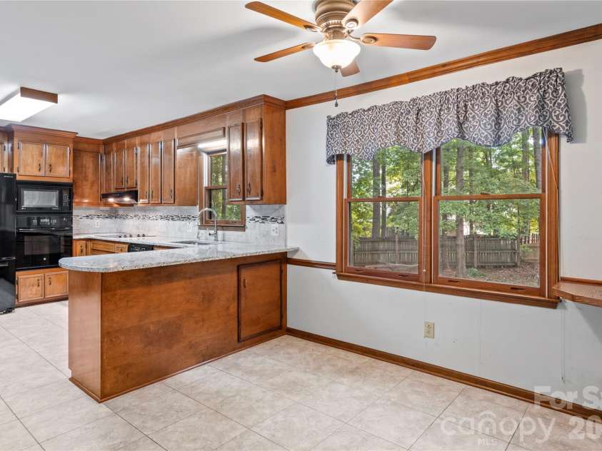 499 Reigate Drive, Kernersville, NC 27284.  MLS# CAR4423526, YatesRealty ID 50604. 