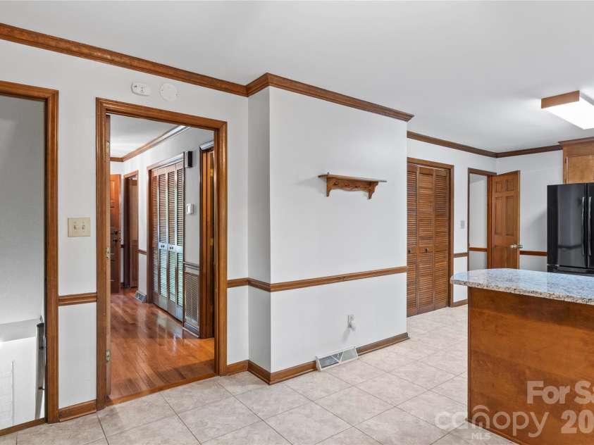 499 Reigate Drive, Kernersville, NC 27284.  MLS# CAR4423526, YatesRealty ID 50604. 