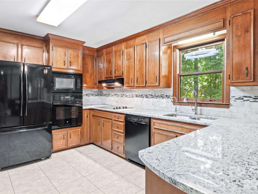 499 Reigate Drive, Kernersville, NC 27284.  MLS# CAR4423526, YatesRealty ID 50604. 