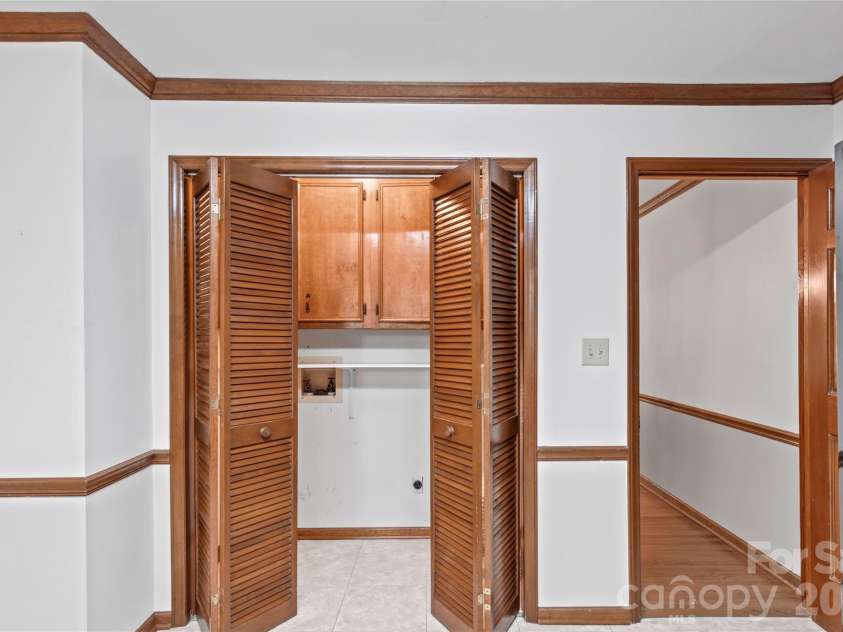 499 Reigate Drive, Kernersville, NC 27284.  MLS# CAR4423526, YatesRealty ID 50604. 