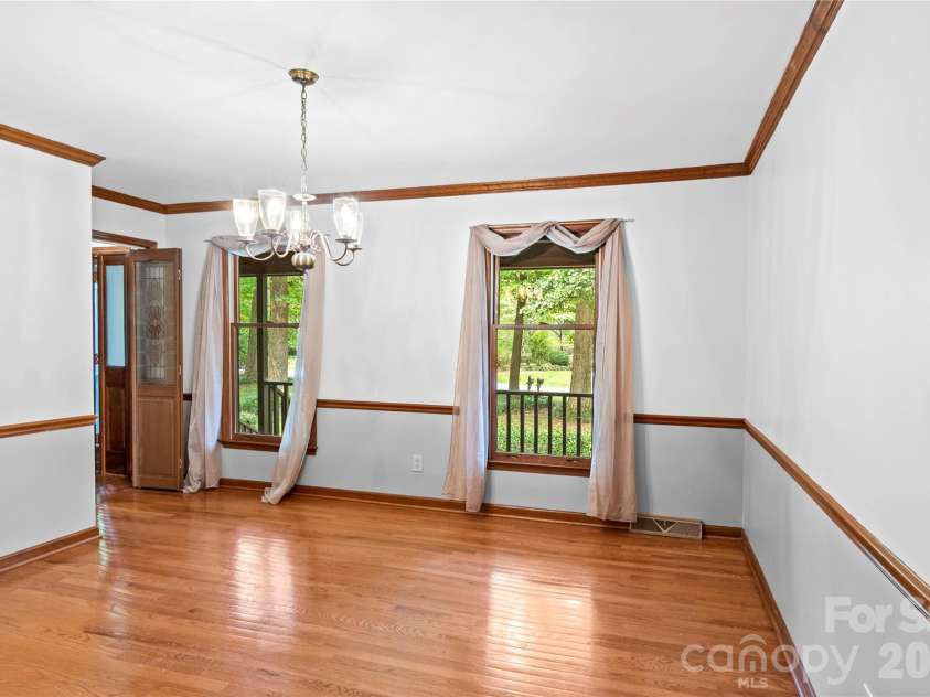 499 Reigate Drive, Kernersville, NC 27284.  MLS# CAR4423526, YatesRealty ID 50604. 