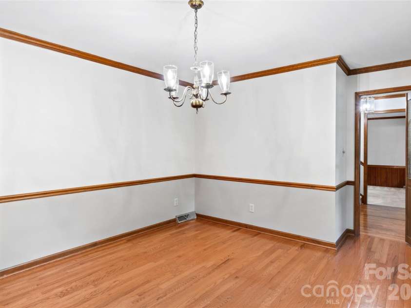 499 Reigate Drive, Kernersville, NC 27284.  MLS# CAR4423526, YatesRealty ID 50604. 