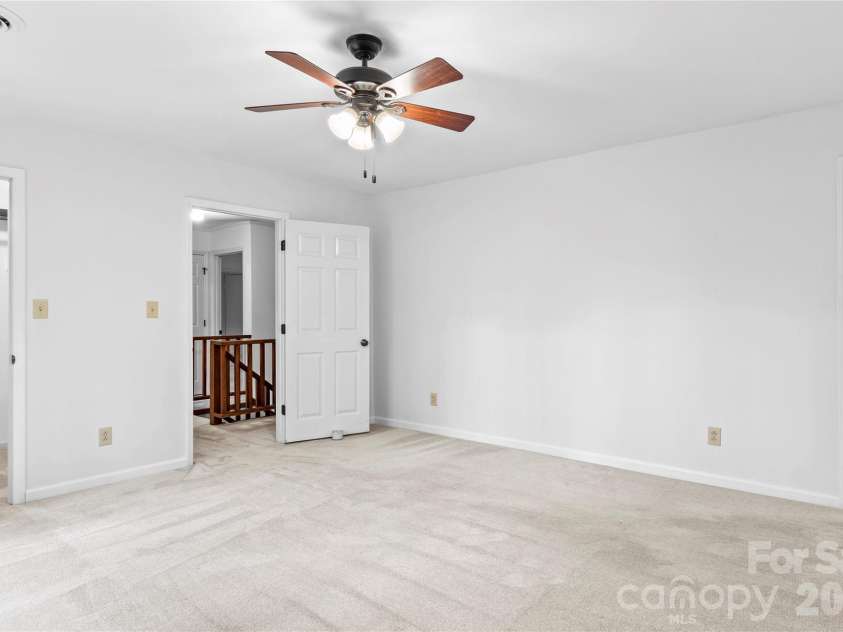 499 Reigate Drive, Kernersville, NC 27284.  MLS# CAR4423526, YatesRealty ID 50604. 