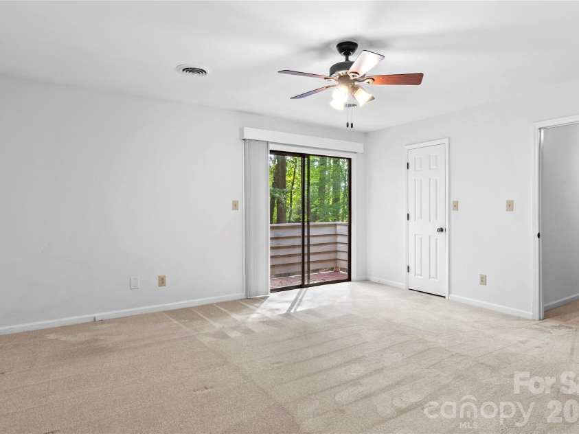 499 Reigate Drive, Kernersville, NC 27284.  MLS# CAR4423526, YatesRealty ID 50604. 