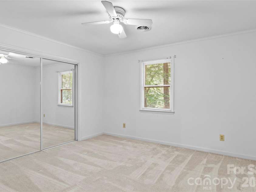 499 Reigate Drive, Kernersville, NC 27284.  MLS# CAR4423526, YatesRealty ID 50604. 