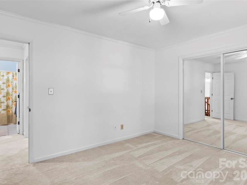 499 Reigate Drive, Kernersville, NC 27284.  MLS# CAR4423526, YatesRealty ID 50604. 