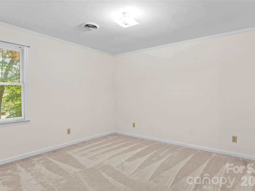 499 Reigate Drive, Kernersville, NC 27284.  MLS# CAR4423526, YatesRealty ID 50604. 