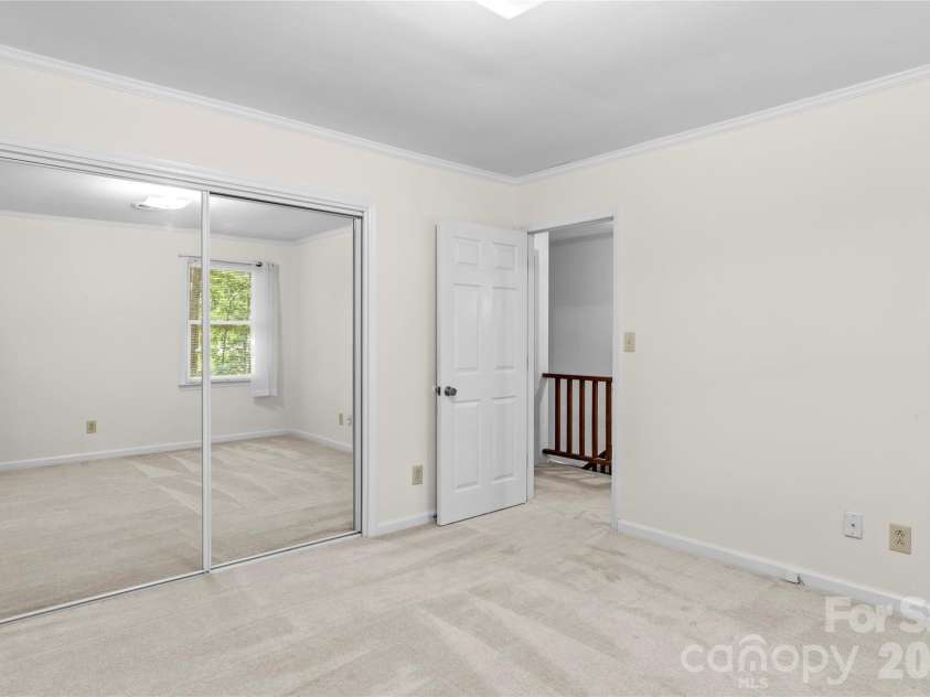 499 Reigate Drive, Kernersville, NC 27284.  MLS# CAR4423526, YatesRealty ID 50604. 