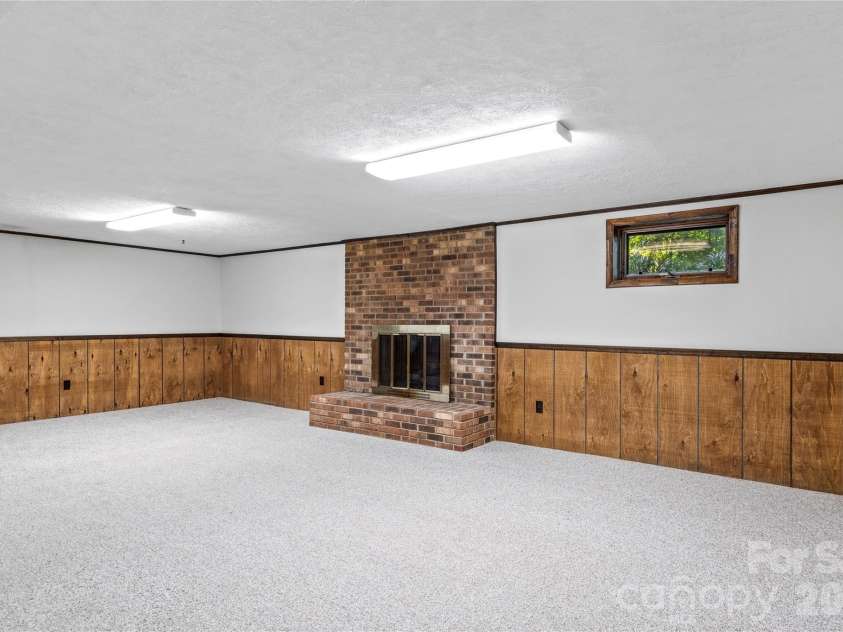 499 Reigate Drive, Kernersville, NC 27284.  MLS# CAR4423526, YatesRealty ID 50604. 