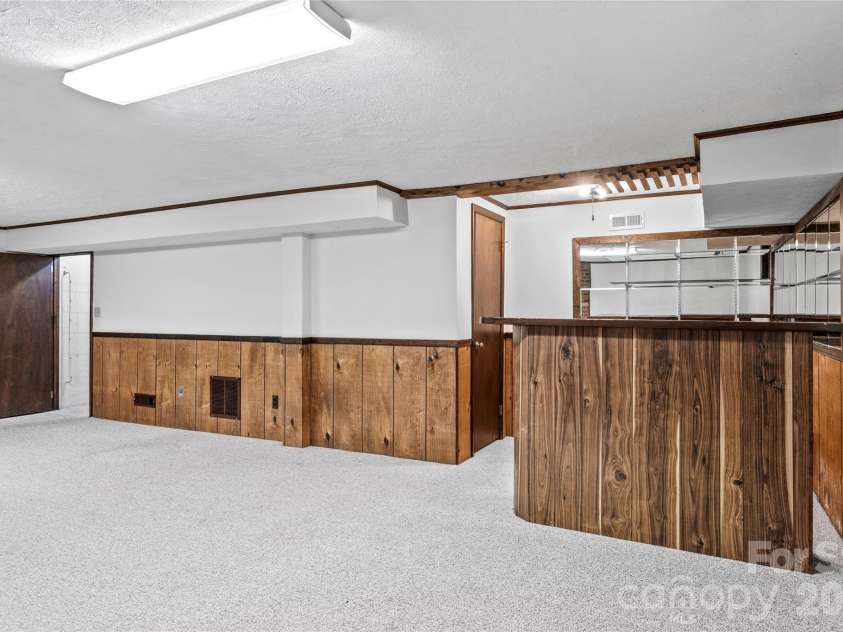 499 Reigate Drive, Kernersville, NC 27284.  MLS# CAR4423526, YatesRealty ID 50604. 