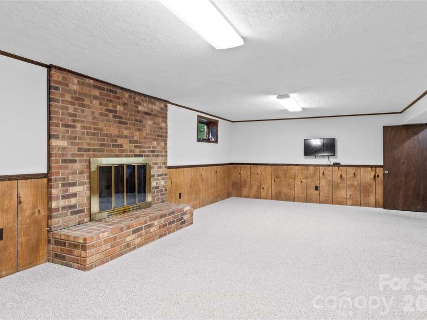 499 Reigate Drive, Kernersville, NC 27284.  MLS# CAR4423526, YatesRealty ID 50604. 
