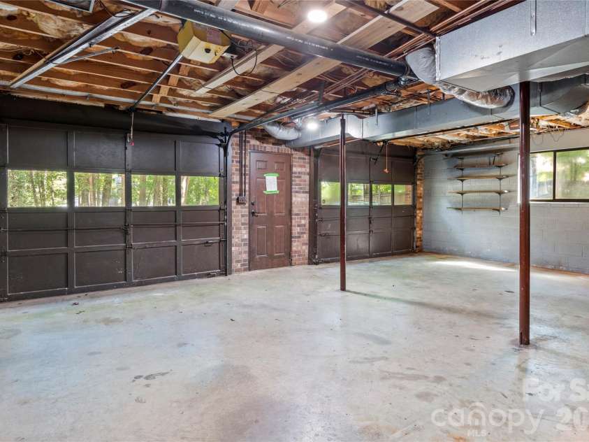 499 Reigate Drive, Kernersville, NC 27284.  MLS# CAR4423526, YatesRealty ID 50604. 