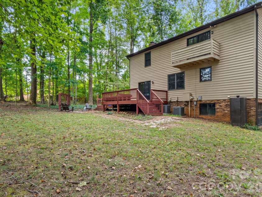 499 Reigate Drive, Kernersville, NC 27284.  MLS# CAR4423526, YatesRealty ID 50604. 