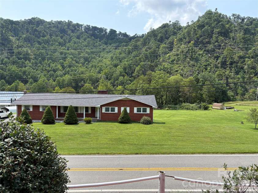 11141 NC Highway 226 Highway, Bakersville, NC 28705.  MLS# CAR4424083, YatesRealty ID 50606. 