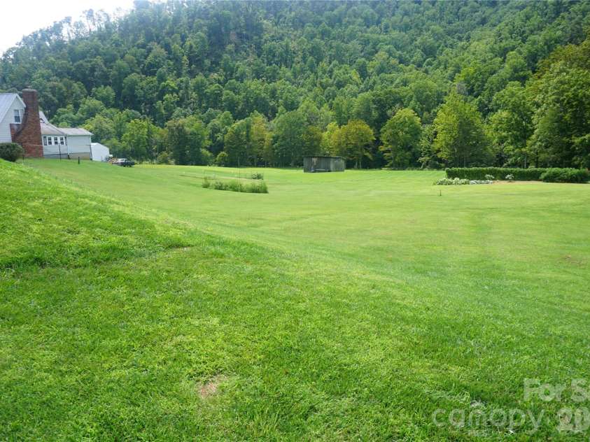 11141 NC Highway 226 Highway, Bakersville, NC 28705.  MLS# CAR4424083, YatesRealty ID 50606. 