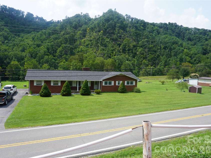 11141 NC Highway 226 Highway, Bakersville, NC 28705.  MLS# CAR4424083, YatesRealty ID 50606. 