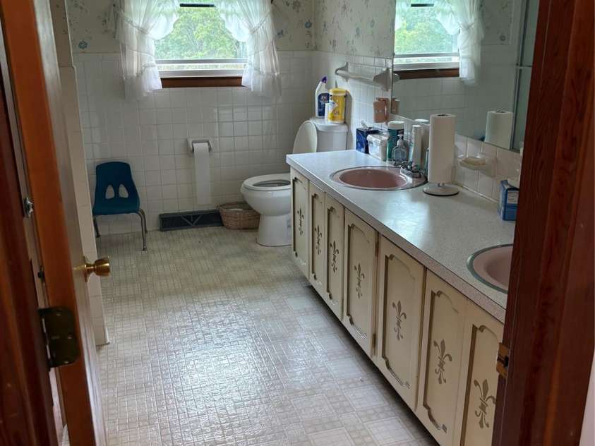 11141 NC Highway 226 Highway, Bakersville, NC 28705.  MLS# CAR4424083, YatesRealty ID 50606. 