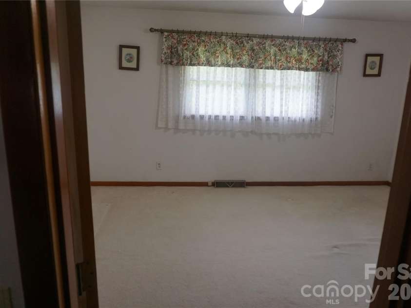 11141 NC Highway 226 Highway, Bakersville, NC 28705.  MLS# CAR4424083, YatesRealty ID 50606. 