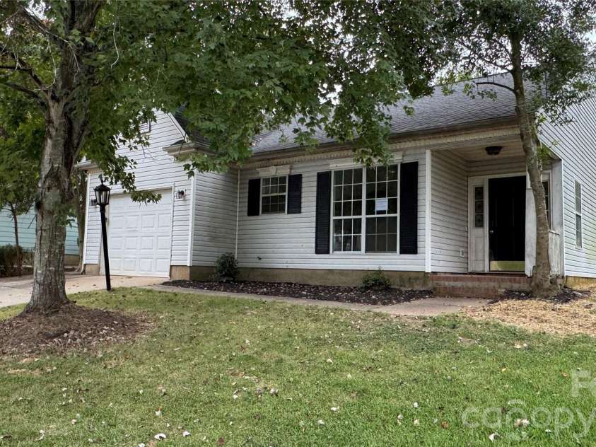 10121 Brawley Lane, Charlotte, NC 28215.  MLS# CAR4424172, YatesRealty ID 50607. 