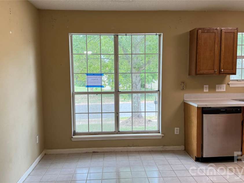 10121 Brawley Lane, Charlotte, NC 28215.  MLS# CAR4424172, YatesRealty ID 50607. 