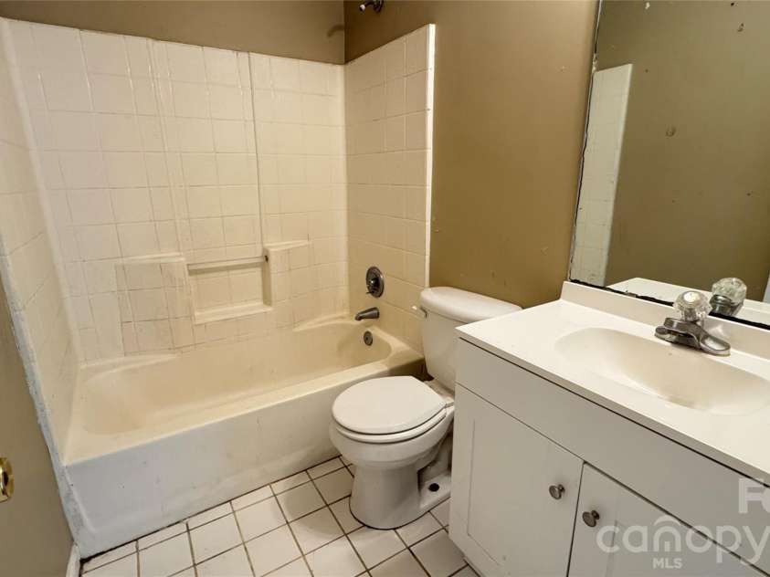 10121 Brawley Lane, Charlotte, NC 28215.  MLS# CAR4424172, YatesRealty ID 50607. 