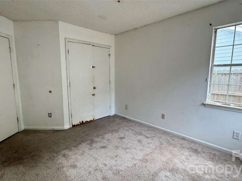 10121 Brawley Lane, Charlotte, NC 28215.  MLS# CAR4424172, YatesRealty ID 50607. 