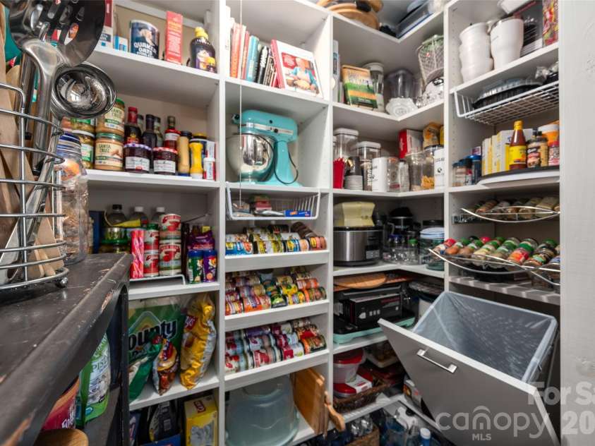 802 Fargo Drive, Concord, NC 28027.  MLS# CAR4422256, YatesRealty ID 50608. CA Closet system in the pantry