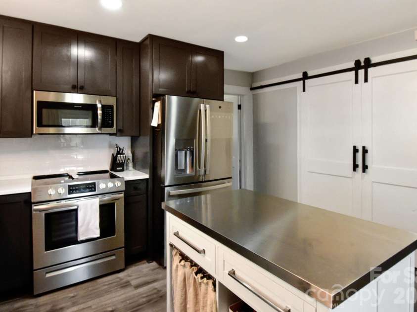 541 Perry Road, Troutman, NC 28166.  MLS# CAR4422089, YatesRealty ID 50609. Kitchen with stainless appliances