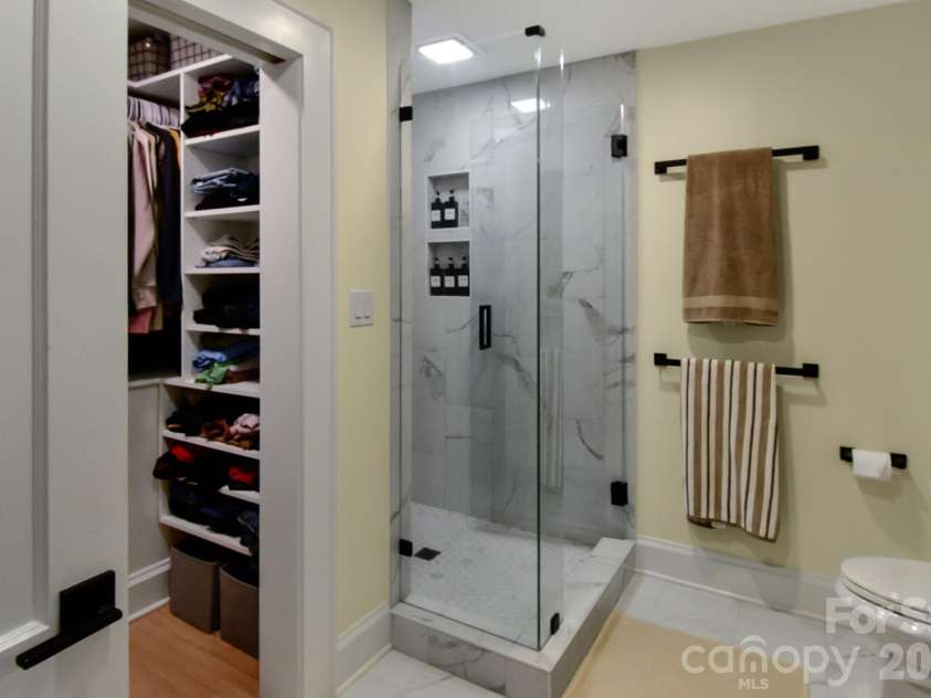 541 Perry Road, Troutman, NC 28166.  MLS# CAR4422089, YatesRealty ID 50609. Newly updated primary bathroom