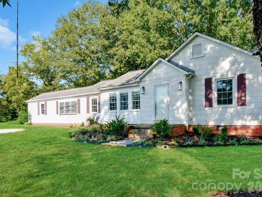541 Perry Road, Troutman, NC 28166.  MLS# CAR4422089, YatesRealty ID 50609. Welcome home to 541 Perry Rd!