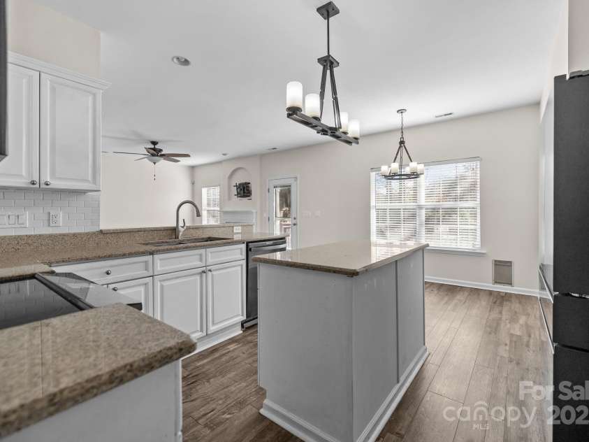 2426 Tory Oak Place, Matthews, NC 28105.  MLS# CAR4329901, YatesRealty ID 5061. 