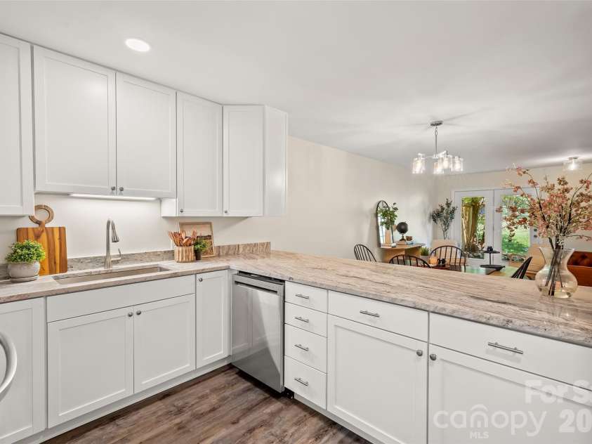 131 Colony Drive, Arden, NC 28704.  MLS# CAR4418138, YatesRealty ID 50611. 
