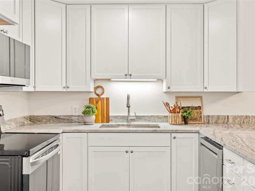 131 Colony Drive, Arden, NC 28704.  MLS# CAR4418138, YatesRealty ID 50611. 