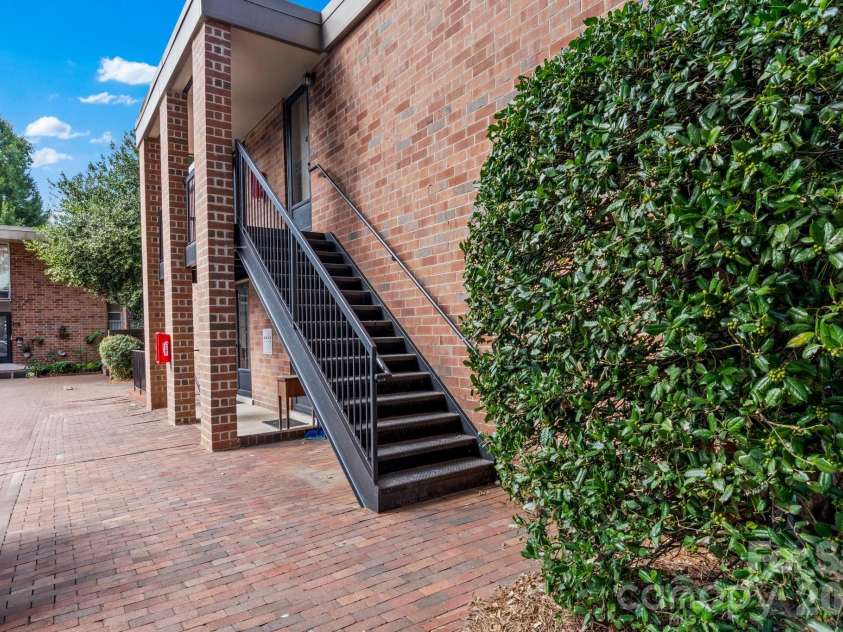 1805 Hawthorne Road, Winston Salem, NC 27103.  MLS# CAR4423582, YatesRealty ID 50612. 