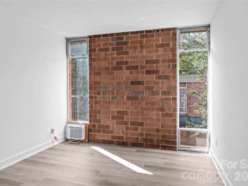 1805 Hawthorne Road, Winston Salem, NC 27103.  MLS# CAR4423582, YatesRealty ID 50612. 