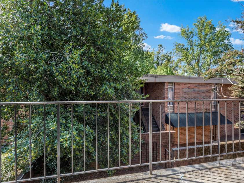 1805 Hawthorne Road, Winston Salem, NC 27103.  MLS# CAR4423582, YatesRealty ID 50612. 