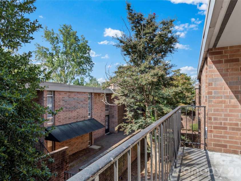1805 Hawthorne Road, Winston Salem, NC 27103.  MLS# CAR4423582, YatesRealty ID 50612. 