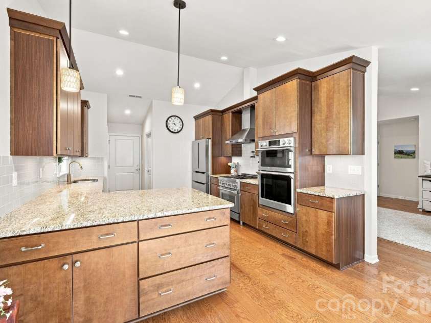 72 Sunny Meadows Boulevard, Arden, NC 28704.  MLS# CAR4421801, YatesRealty ID 50614. Chef's Kitchen