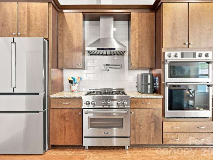 72 Sunny Meadows Boulevard, Arden, NC 28704.  MLS# CAR4421801, YatesRealty ID 50614. Chef's Kitchen