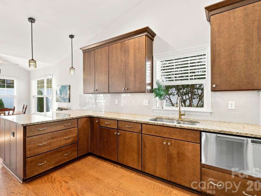 72 Sunny Meadows Boulevard, Arden, NC 28704.  MLS# CAR4421801, YatesRealty ID 50614. Chef's Kitchen