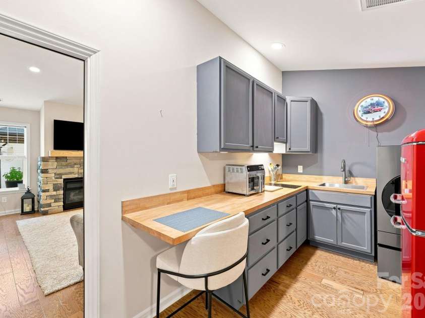 72 Sunny Meadows Boulevard, Arden, NC 28704.  MLS# CAR4421801, YatesRealty ID 50614. Kitchenette
