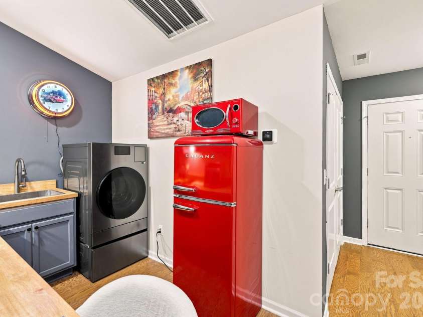 72 Sunny Meadows Boulevard, Arden, NC 28704.  MLS# CAR4421801, YatesRealty ID 50614. Kitchenette