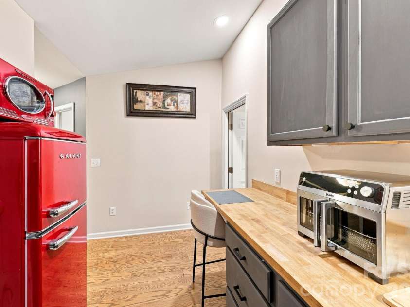 72 Sunny Meadows Boulevard, Arden, NC 28704.  MLS# CAR4421801, YatesRealty ID 50614. Kitchenette